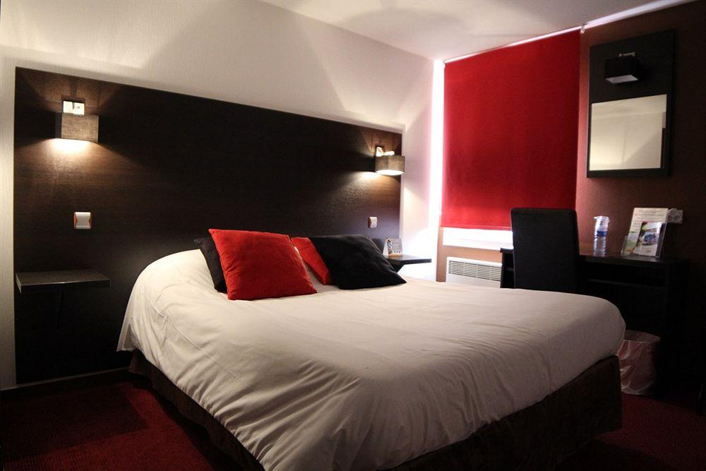 Logis Hotel Lons-Le-Saunier - Restaurant Le Grill Екстериор снимка