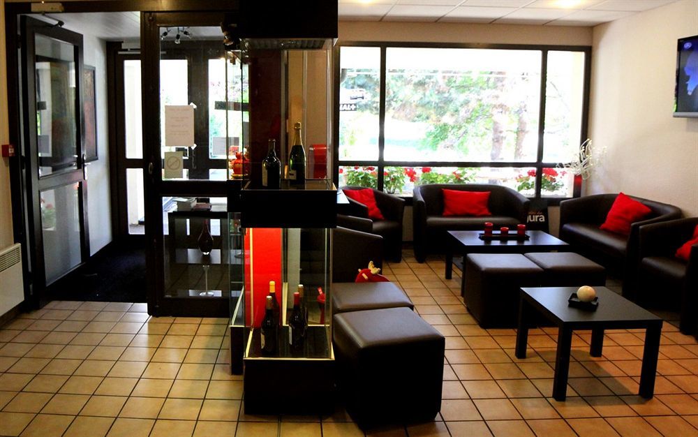 Logis Hotel Lons-Le-Saunier - Restaurant Le Grill Екстериор снимка