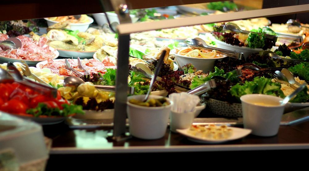 Logis Hotel Lons-Le-Saunier - Restaurant Le Grill Екстериор снимка