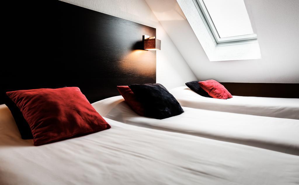 Logis Hotel Lons-Le-Saunier - Restaurant Le Grill Екстериор снимка