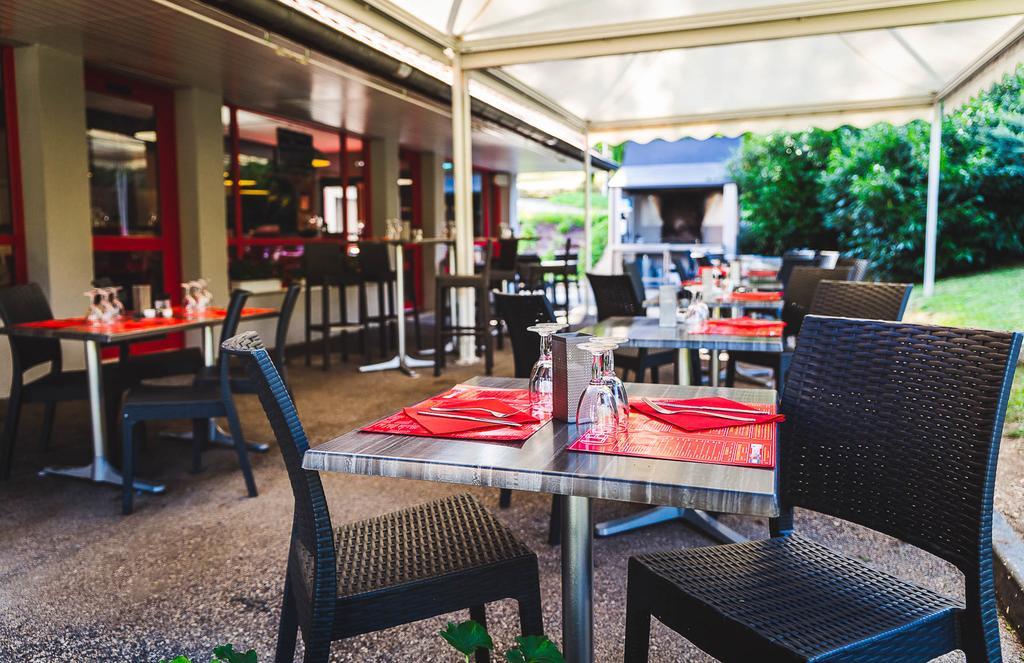 Logis Hotel Lons-Le-Saunier - Restaurant Le Grill Екстериор снимка