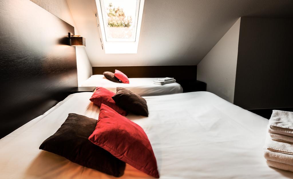 Logis Hotel Lons-Le-Saunier - Restaurant Le Grill Екстериор снимка