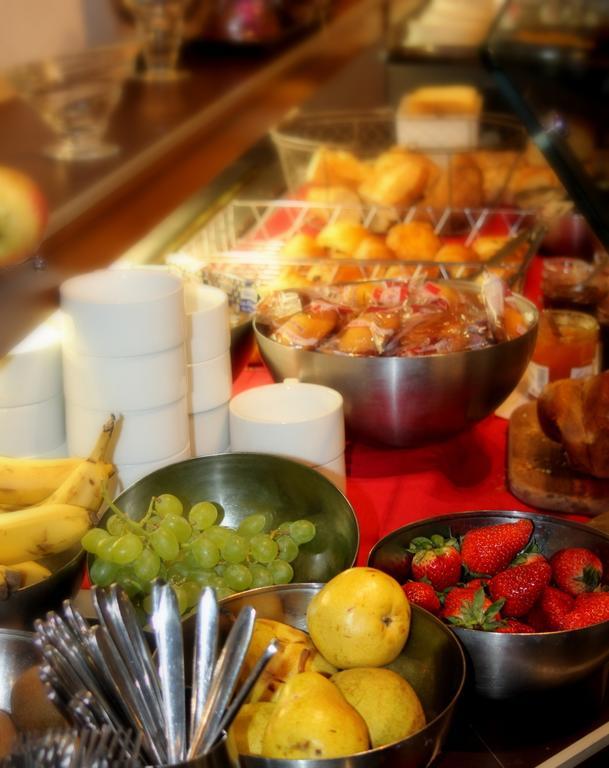 Logis Hotel Lons-Le-Saunier - Restaurant Le Grill Екстериор снимка