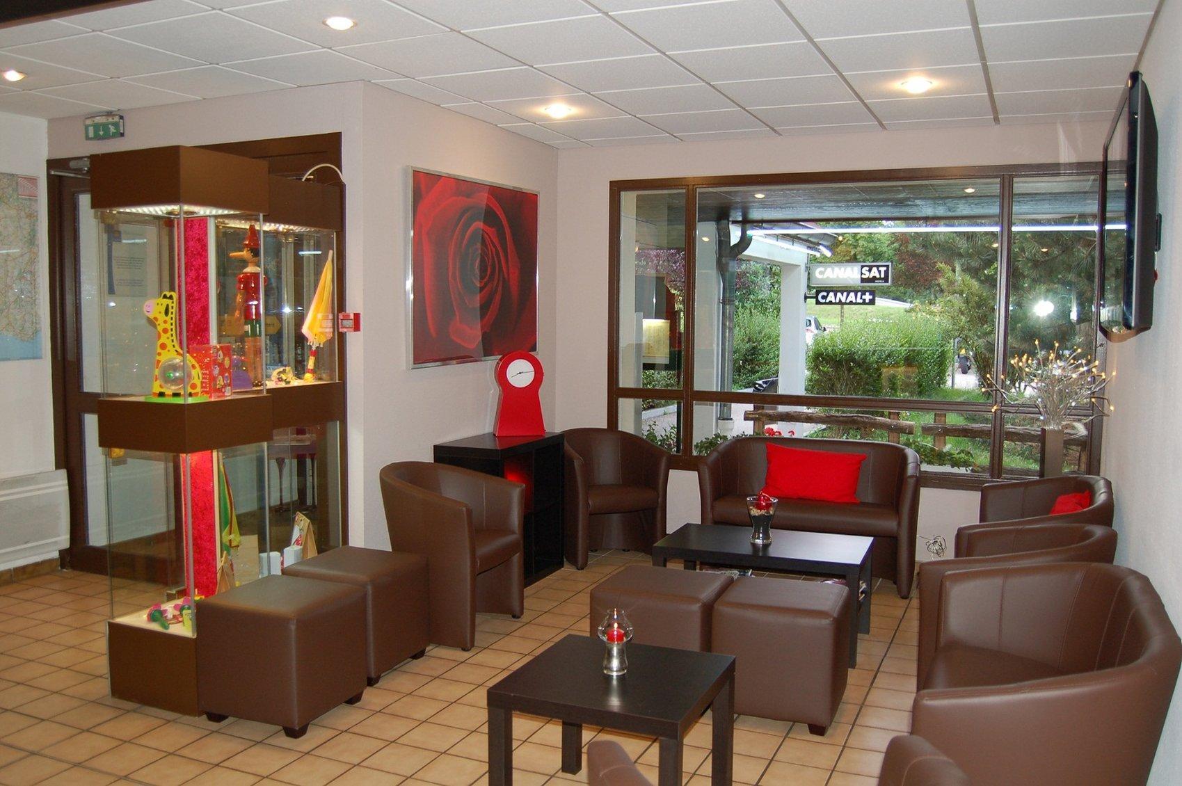Logis Hotel Lons-Le-Saunier - Restaurant Le Grill Екстериор снимка