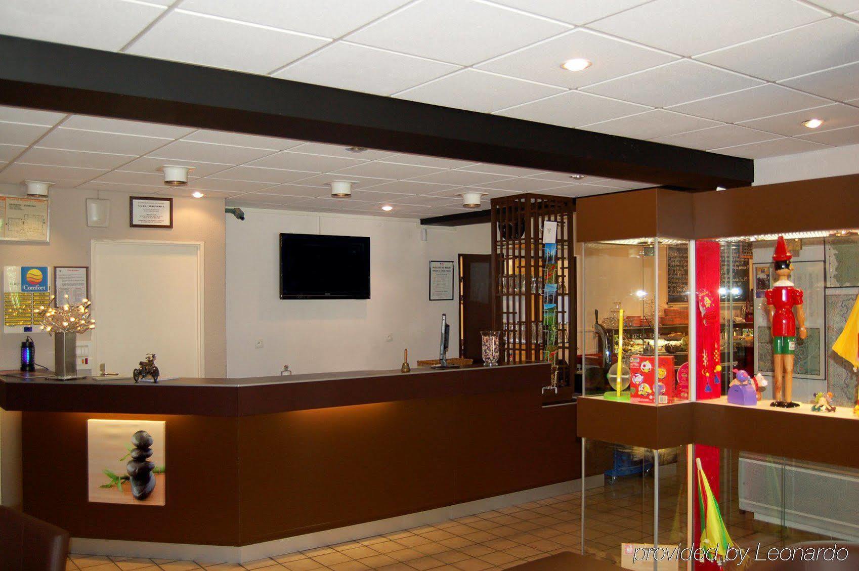 Logis Hotel Lons-Le-Saunier - Restaurant Le Grill Екстериор снимка