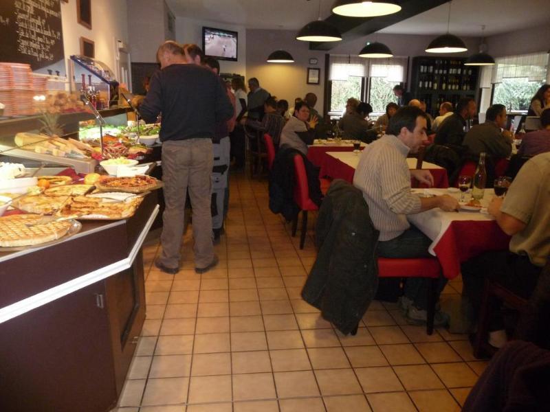 Logis Hotel Lons-Le-Saunier - Restaurant Le Grill Екстериор снимка