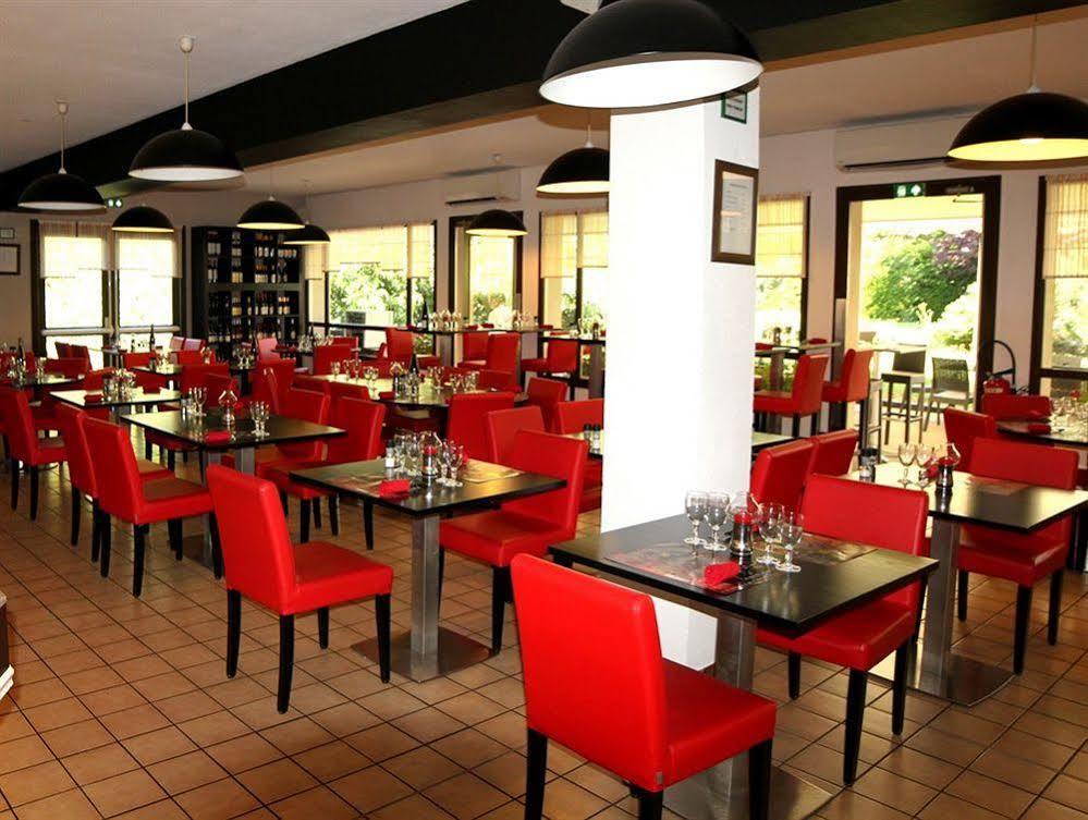 Logis Hotel Lons-Le-Saunier - Restaurant Le Grill Екстериор снимка