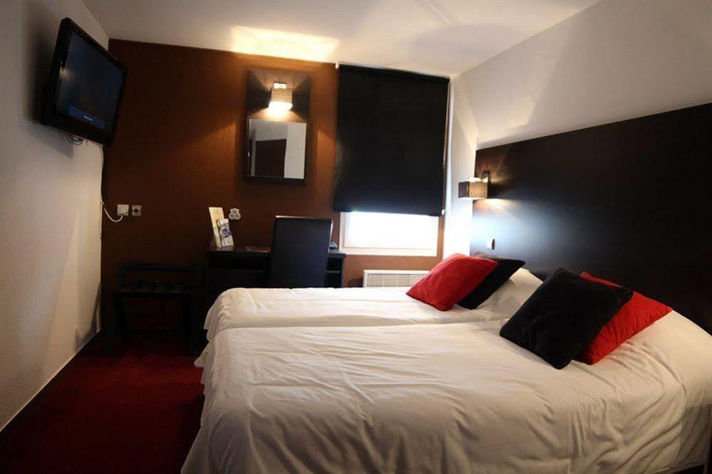 Logis Hotel Lons-Le-Saunier - Restaurant Le Grill Екстериор снимка